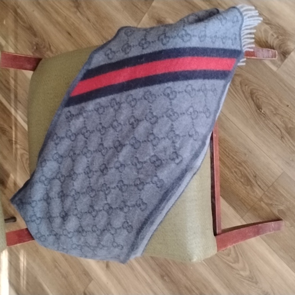 Gucci Gray and Red Men's Scarf - Picture 2 of 4